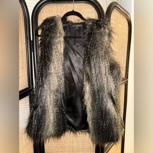Via Spiga fur vest